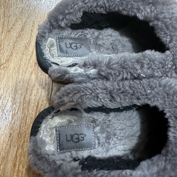 Ugg slippers - Picture 3 of 3